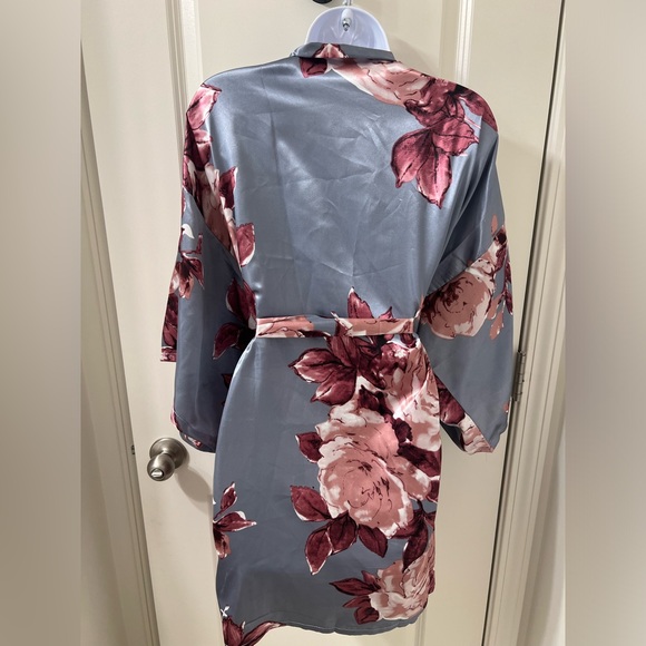 Floral robe - Picture 4 of 5